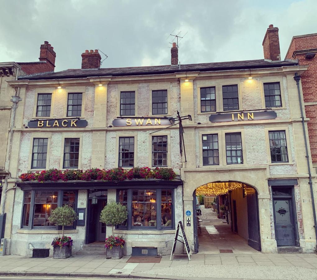 The Black Swan Inn Devizes Extérieur photo