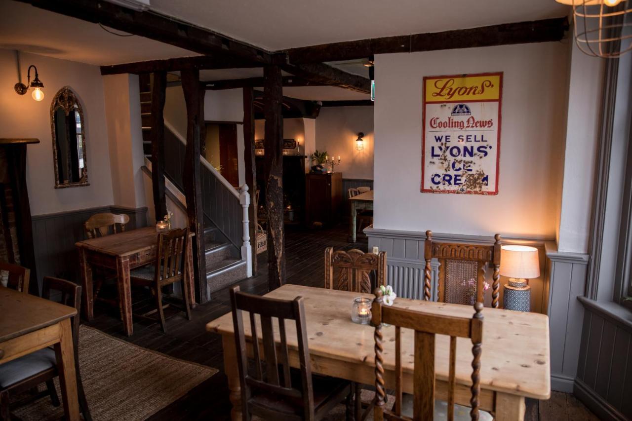 The Black Swan Inn Devizes Extérieur photo