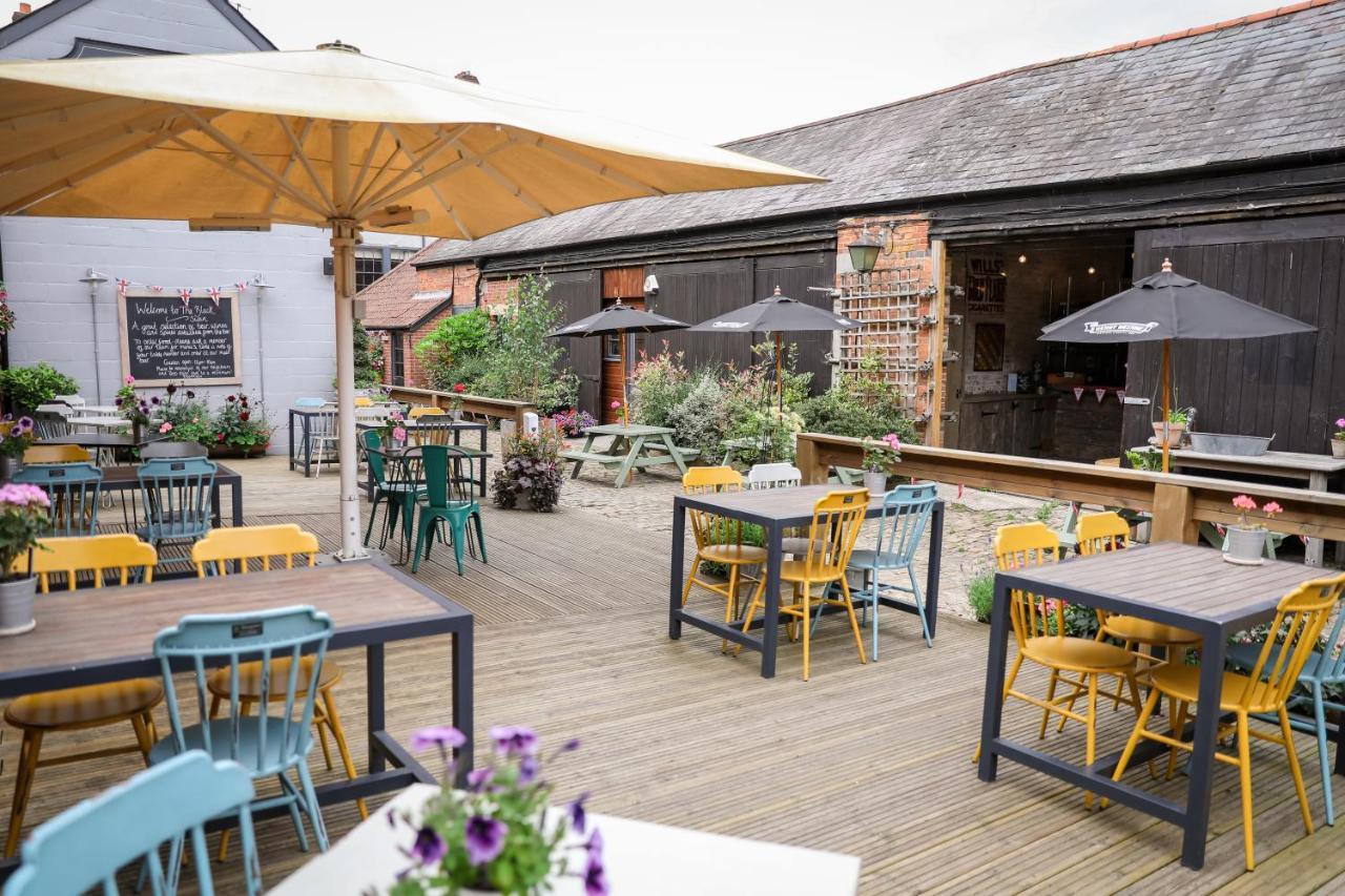 The Black Swan Inn Devizes Extérieur photo