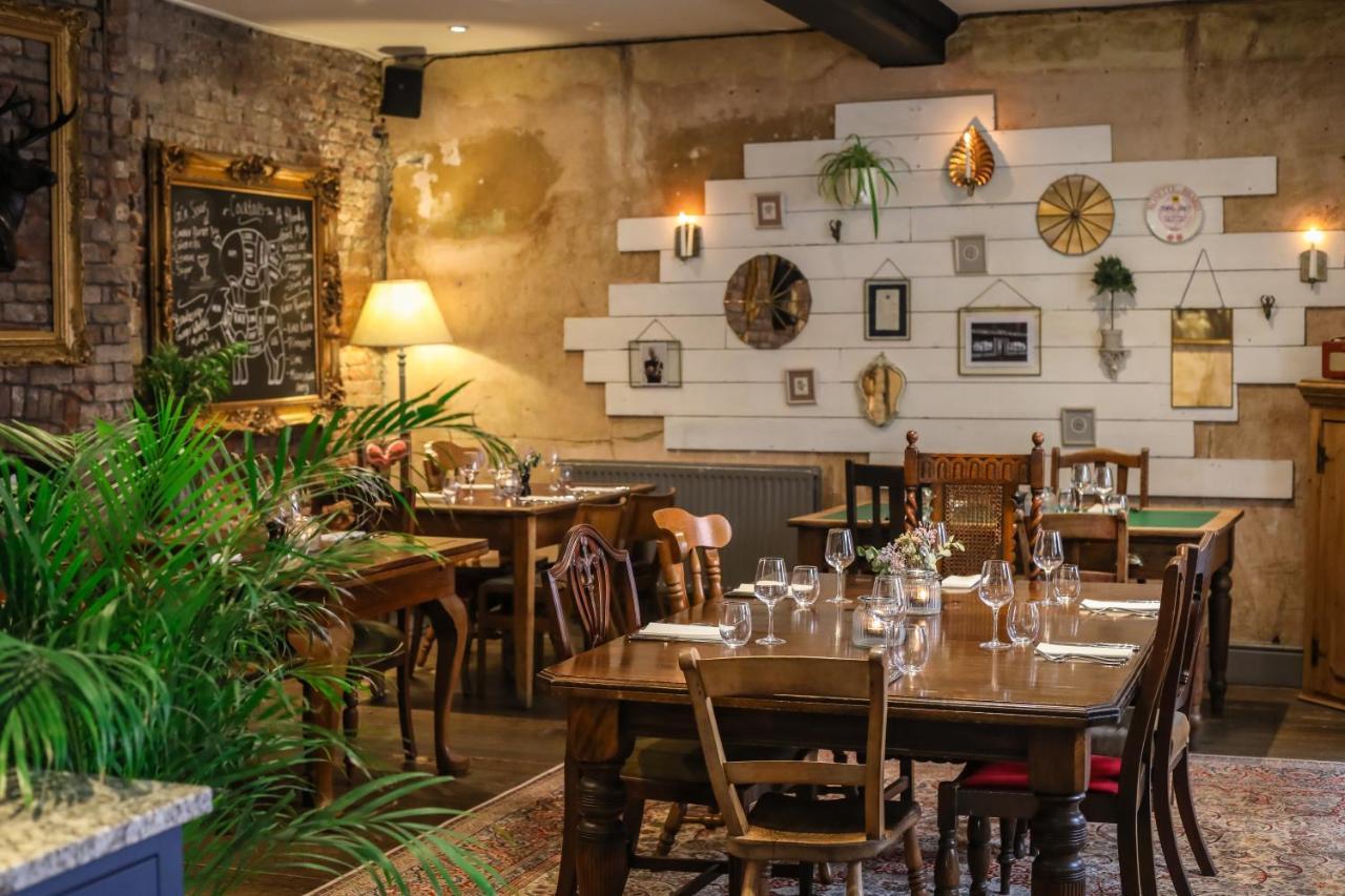 The Black Swan Inn Devizes Extérieur photo